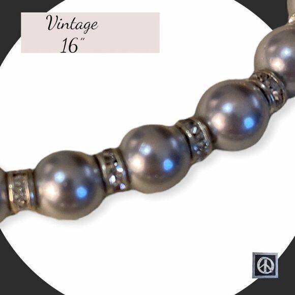 VINTAGE 16” knotted glass bead & crystal mid century faux pearl necklace - Picture 5 of 8